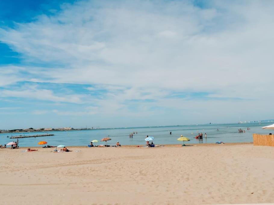 Duplex Centre Ville - 50M De La Plage - Clim - Garage - Netflix 勒格罗-迪鲁瓦 外观 照片