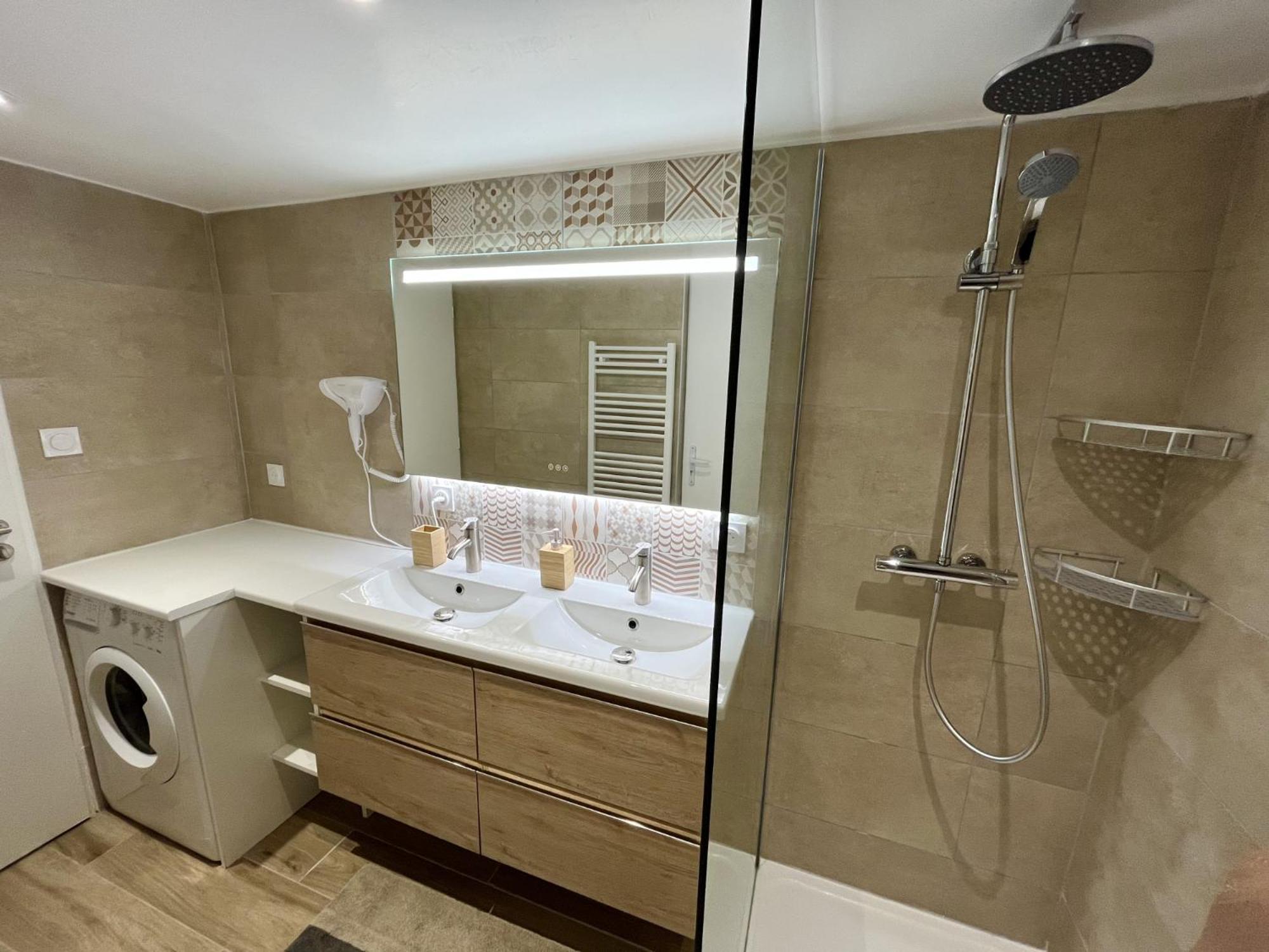 Duplex Centre Ville - 50M De La Plage - Clim - Garage - Netflix 勒格罗-迪鲁瓦 客房 照片