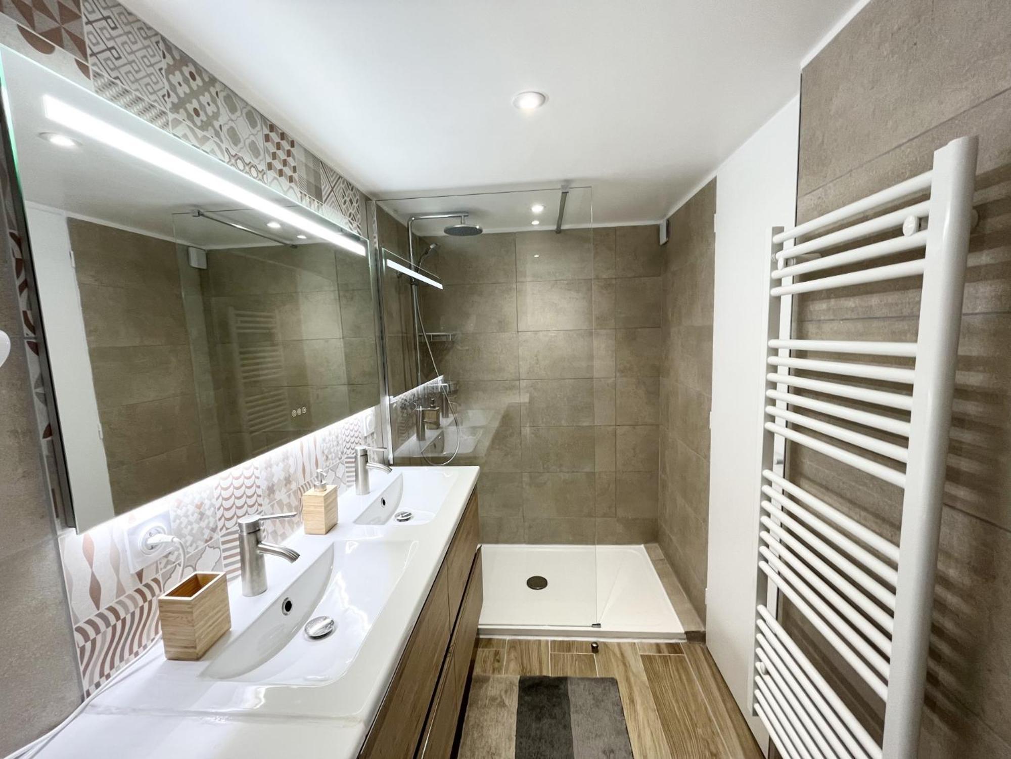 Duplex Centre Ville - 50M De La Plage - Clim - Garage - Netflix 勒格罗-迪鲁瓦 客房 照片